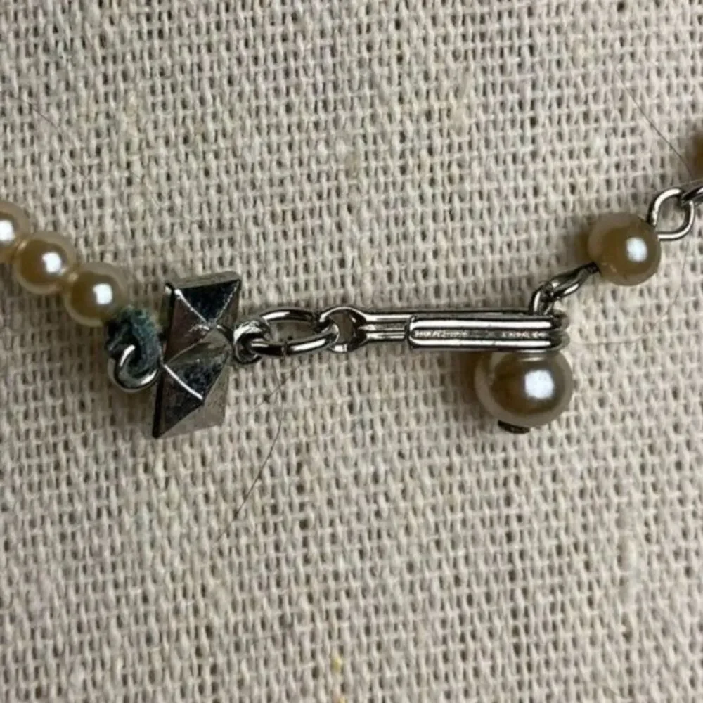 Vintage faux pearl choker or child's necklace